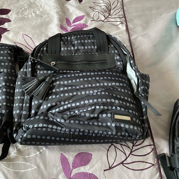 SkipHop Diaper bag set with overnight bag/backpack - Picture 3 of 5